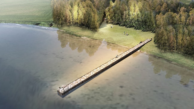 A stone pier of 65 meters extends from the beach and into the brackish lake at Sundshopen.